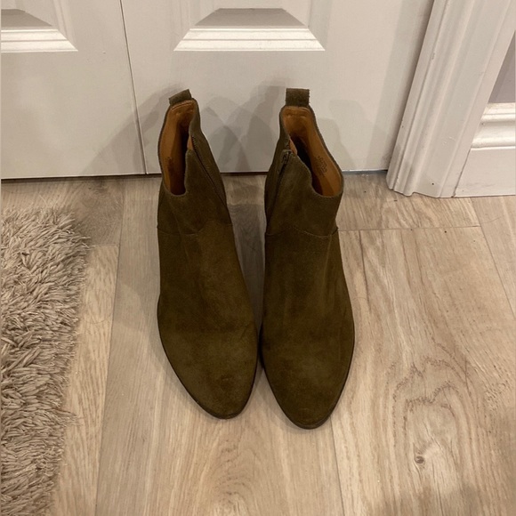 CUTE FOREST GREEN CHELSEA BOOTS - Picture 2 of 5